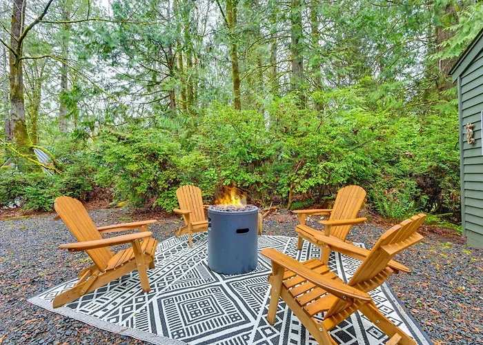 Harstine Island Cabin W/ Fire Pit: Walk To Beach!