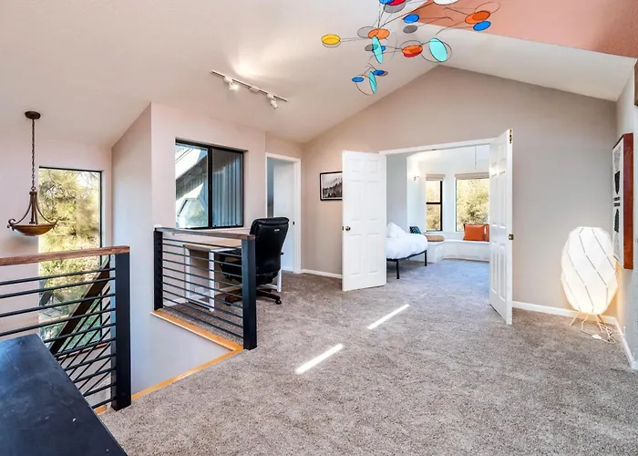 Spacious Mountain View Oasis - Pool, Spa & Game Rm