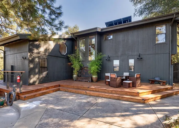Spacious Mountain View Oasis - Pool, Spa & Game Rm