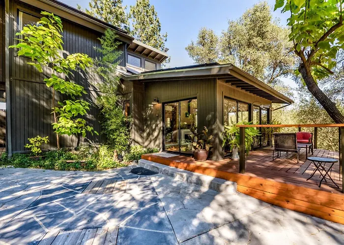 Spacious Mountain View Oasis - Pool, Spa & Game Rm