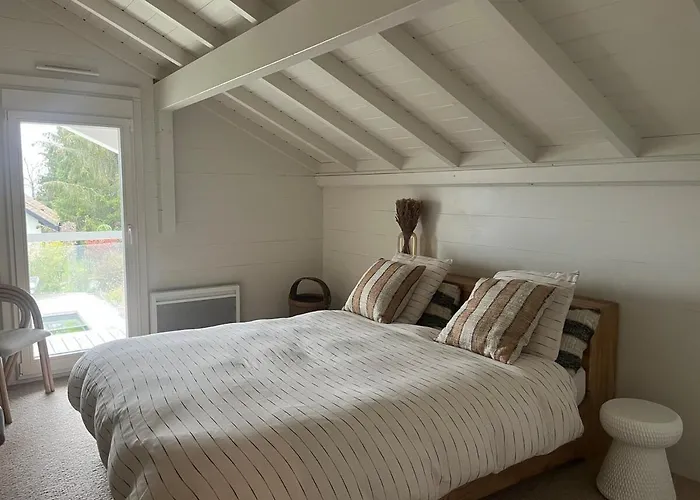 Maison en bois avec piscine chauffée et vue panoramique