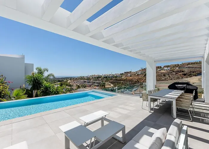 Luxury Holiday Villa With Heated Pool Open Sea Views