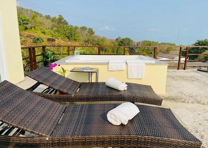 Sea View Luxury Mansion, Pool & Jacuzzi - Koh Chang