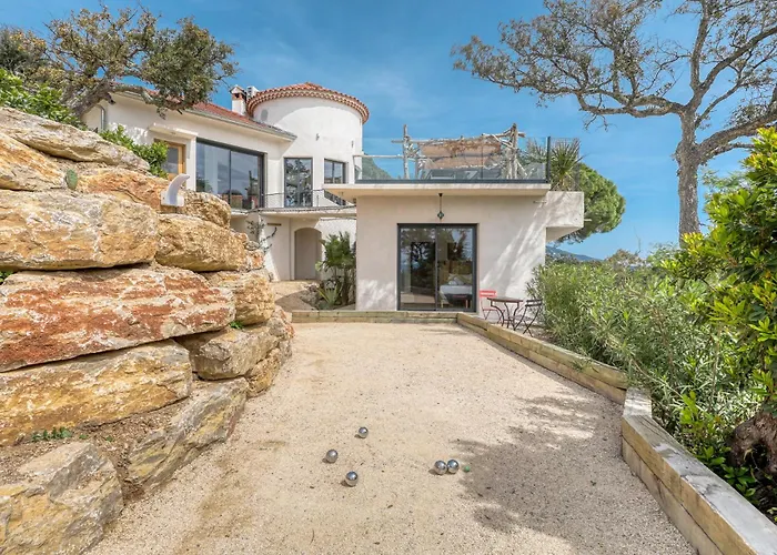 Villa Climatisee Au Lavandou Avec Vue Mer Avec Piscine Chauffee