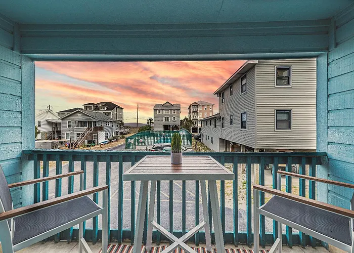 Hang Ten Hideaway, Pool, Condo, Parking - 6 Person Max Occupancy