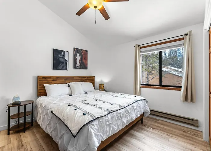 Happy Hideaway - Aspen Village Condo W Seasonal Pool, Close To Lake, Park, Golf, And Downtown