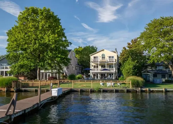 Oasis By The Bay - Waterfront Heated Pool Hot Tub