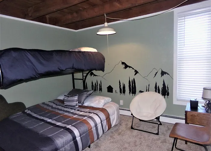Treehouse 2 Bed 2 Bath C Thwc