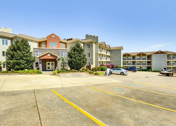 Lake Martin Retreat W/ Deck: 4 Mi To Wind Creek!