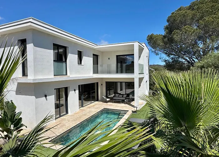 Contemporary Villa With Heated Pool Near Sea