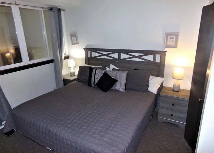 Snowflake 1 Bed Plus Den 2 Bath Sfaf
