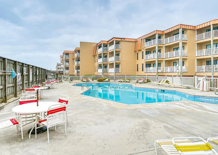 Steps To The Beach: Oceanfront Condo W/ Lanai!