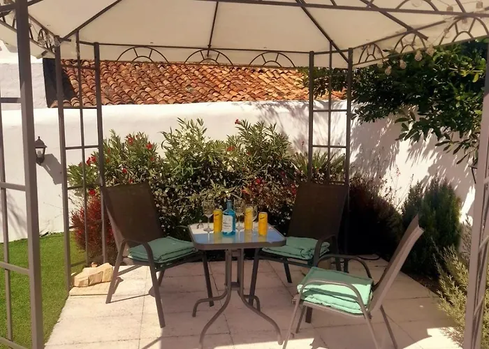 Quinta Da Calma With Pool And Bbq