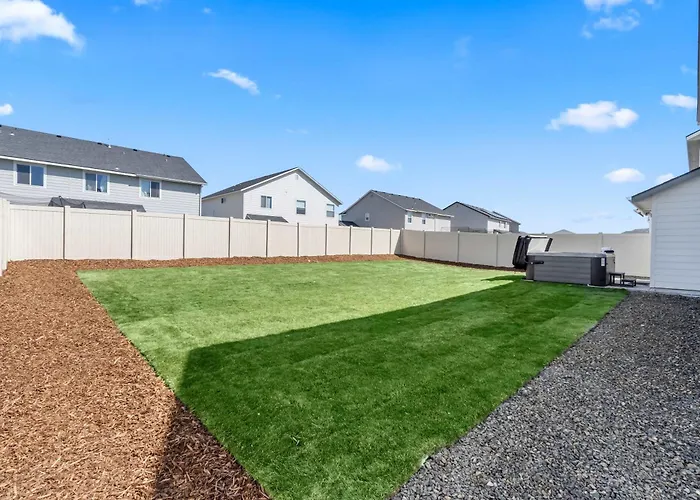 Spacious 5Br - Gamer Room - Hot Tub & Pool Access