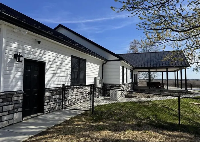 Country Cornerstone Retreat - Game Room, Theater, Hot Tub, Massage Chairs, Gym, Grill, Sauna, Fire Pit