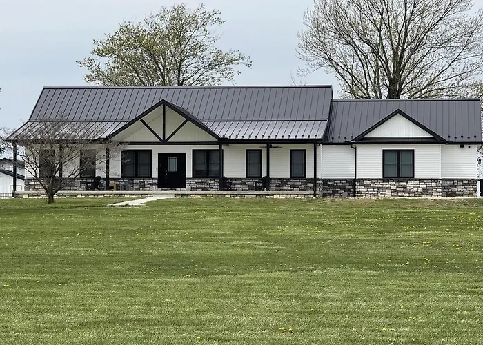 Country Cornerstone Retreat - Game Room, Theater, Hot Tub, Massage Chairs, Gym, Grill, Sauna, Fire Pit