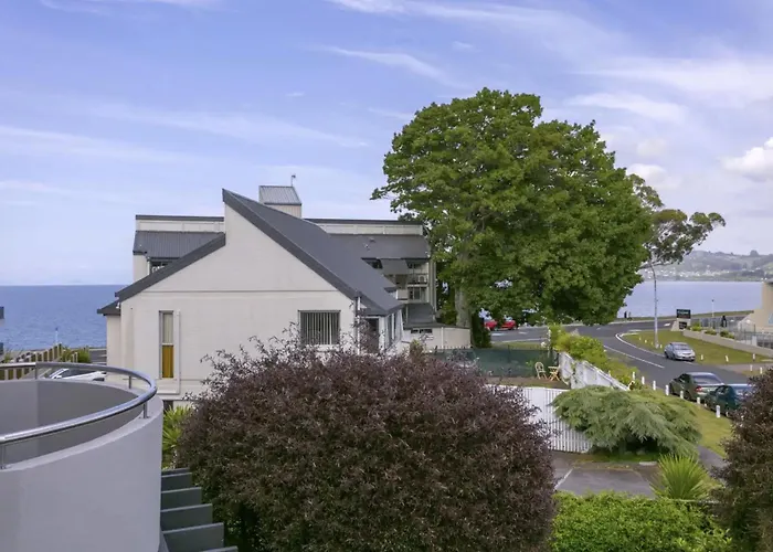 3Br With Views, Close To Lake And Town