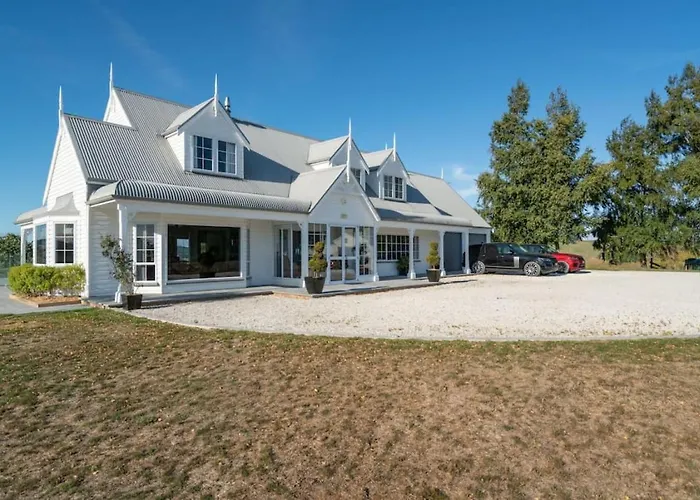 Luxury Group Escape With Spa, Pool, Views And Privacy