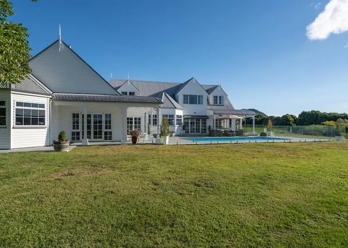 Luxury Group Escape With Spa, Pool, Views And Privacy