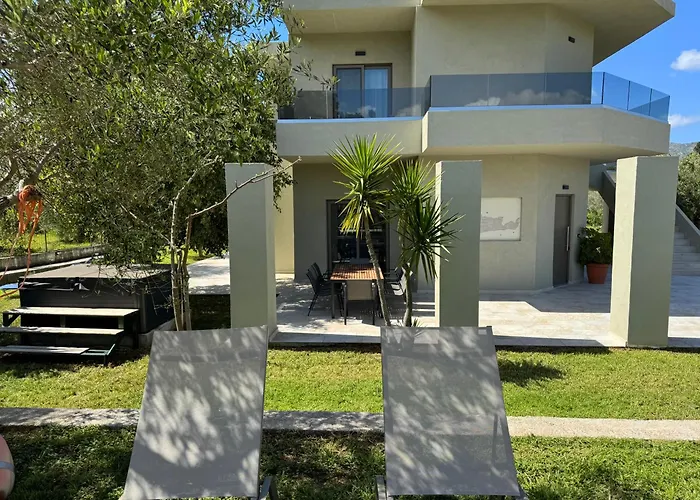 Luxury Villa Marian With Private Pool And Jacuzzi Near The Beach Of Georgioupoli