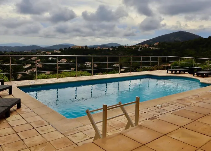 Villa Luxe Avec Vue Sur Saint-Tropez, Roquebrune