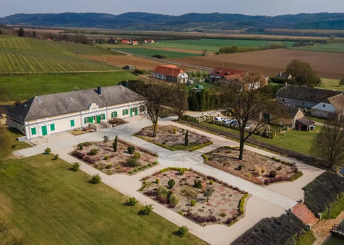 Szent Gaal Kastely