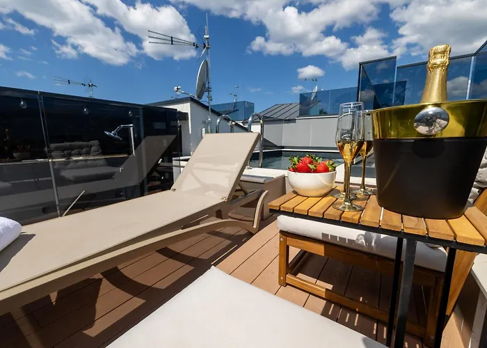 Villa Tria Quercus With Rooftop Pool