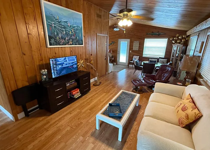 Comfy Beach House On Vero Beach