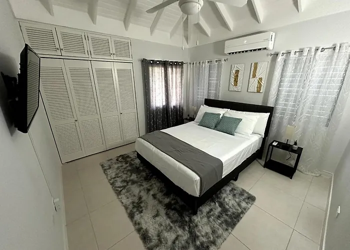 The Sunshine 3Br Villa Near Ocho Rios With Pool, Gym And Beach Access In Gated Community