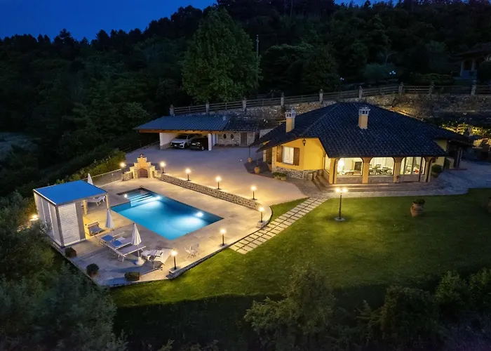 Villa Marinelli With Private Pool, Hot Tub And Garden, Tuscany