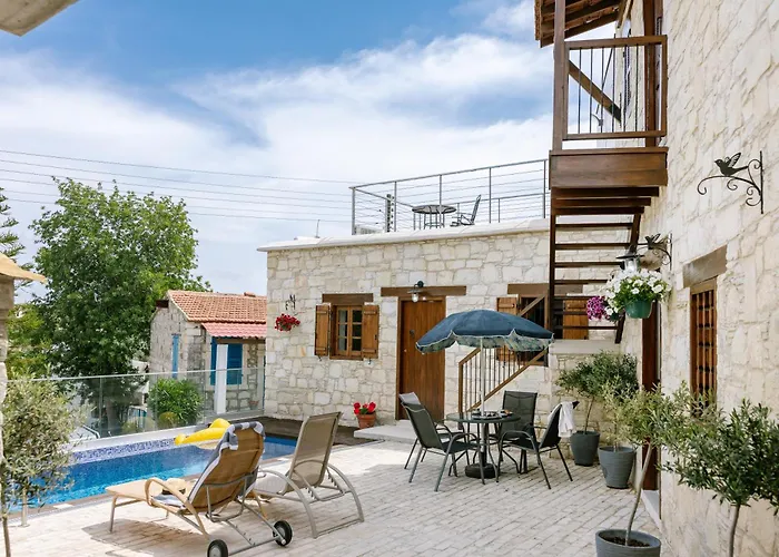 Stonehouse With Private Swimming Pool
