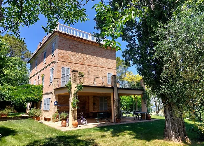 Country House I luoghi dell' animacon piscina e giardino