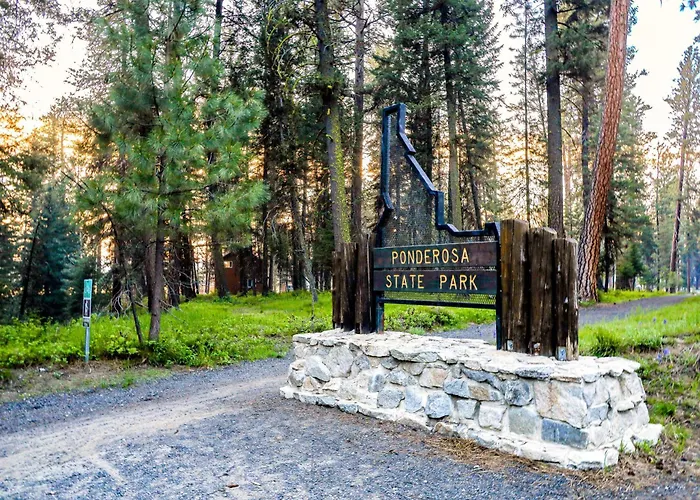 Walk To Payette Lake: Mccall Condo W/ Fireplace