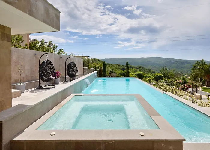 Villa Oaza With Outdoor Pool