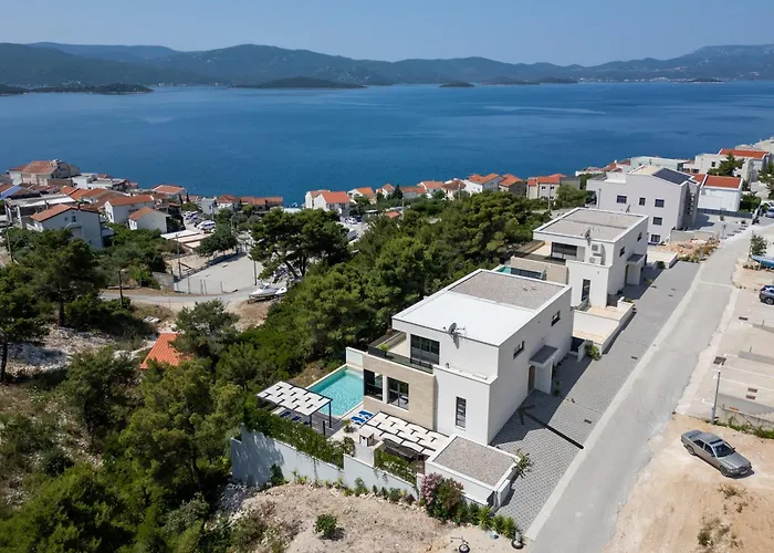 Villa Adria View Exklusive Villa am Meer mit Pool und BBQ für 8 Personen