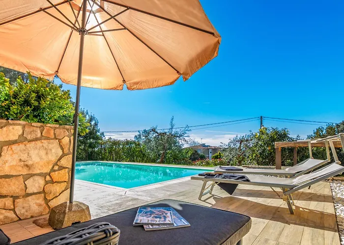 Marelì - magnifica villa con piscina