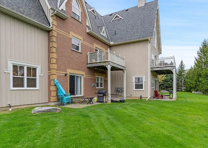 Beautiful & Bright 3 Bed Townhome Near Village