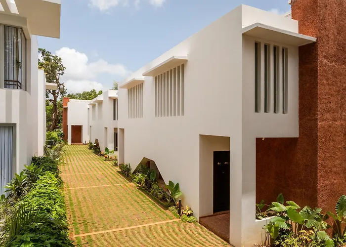 La Donaira By The Blue Kite - 2 & 3 Bhk Villas With Private Pool Garden & Kitchen 10 Mins To Vagator & Morjim Beach