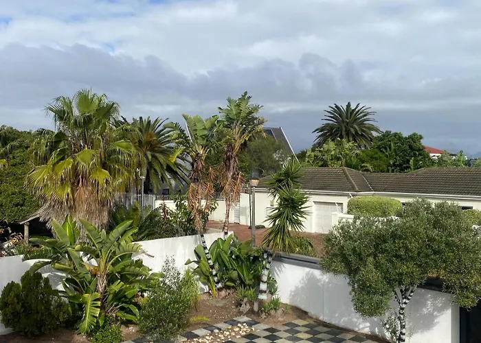 Forchutec Guest House Sunset Beach