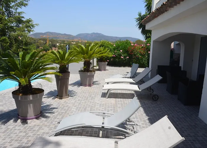 Belle Maison Avec Piscine Dans Les Hauteurs A Saint Raphael