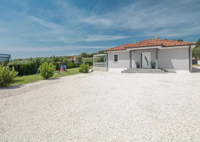 3 Bedroom Gorgeous Home In Pula
