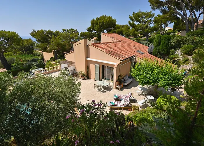 villa les nefliers vue panoramique mer et plage à pied