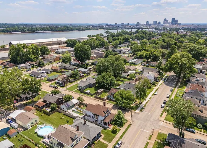 Urban Lakeside Retreat