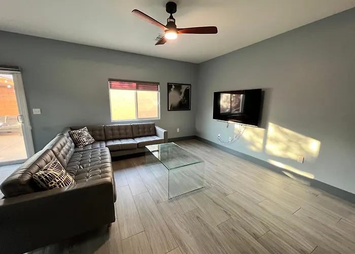 Family Friendly Contemporary House With Pool