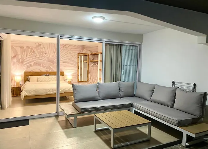Solara West - Private Pool And Seafront