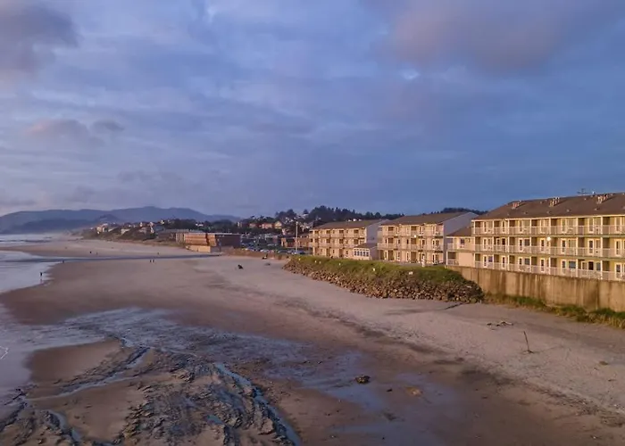 Oceanfront Studio With Full Kitchen - Beach Access - Pool & Hot Tub