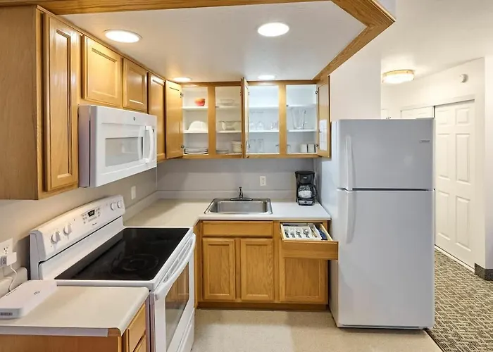 Ground Floor Studio - Easy Beach Access - Pool And Hot Tub