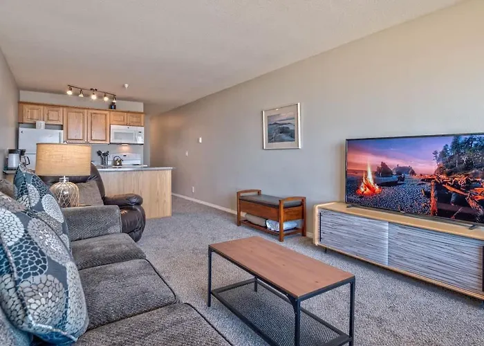 Beautiful Oceanfront Suite - Top Floor - Pool And Sauna - Sleeps 4