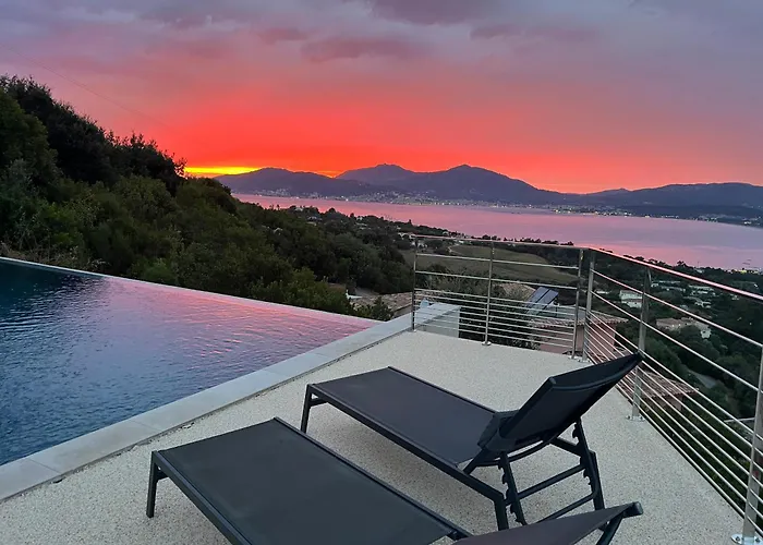 Villa de Luxe avec Piscine à débordement chauffée à Porticcio