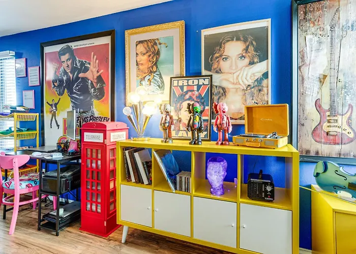 8 Mi To Dtwn Denver: Groovy Pet-Friendly Condo